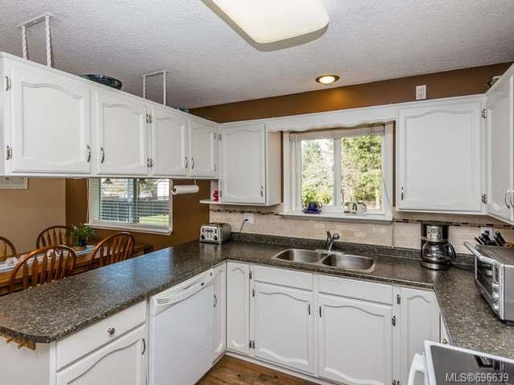 listing image 16044142574354640796