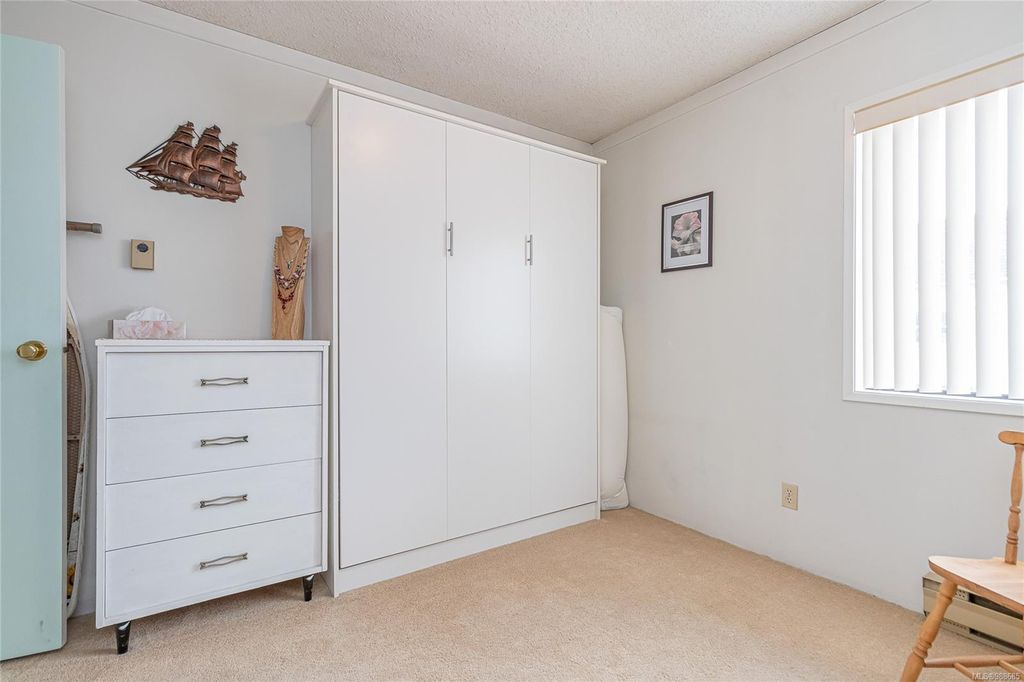 listing image 16048675157404036749