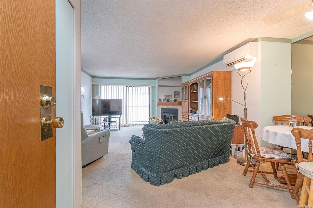 listing image 16046191840875072407