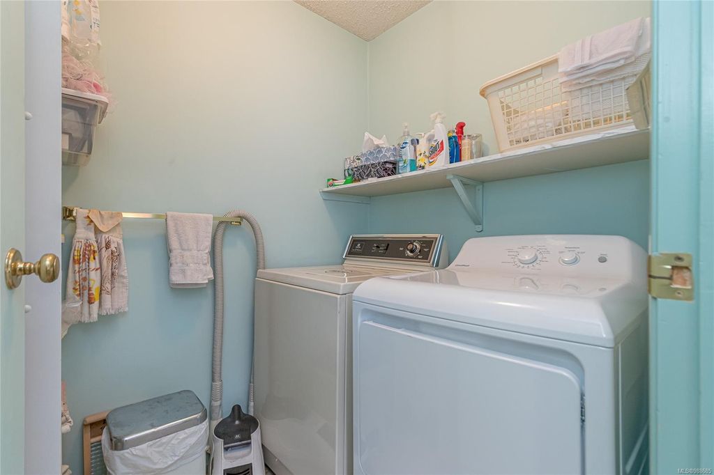 listing image 16048960662630499547