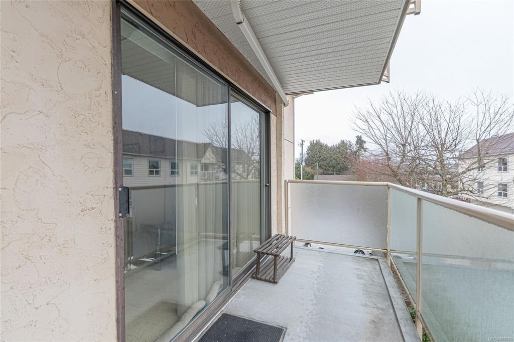 listing image 16042518341895745364