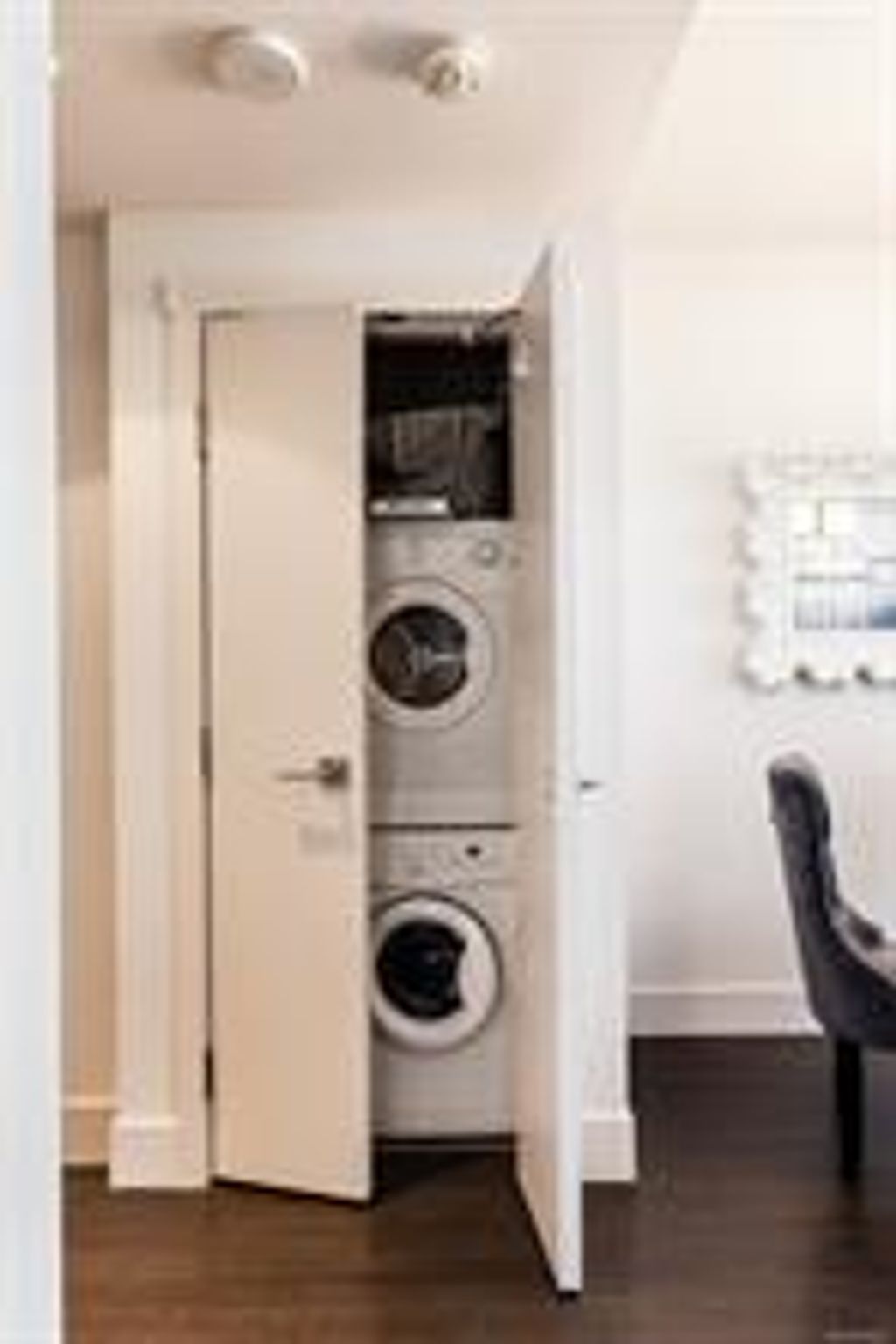 listing image 16049140683867050686