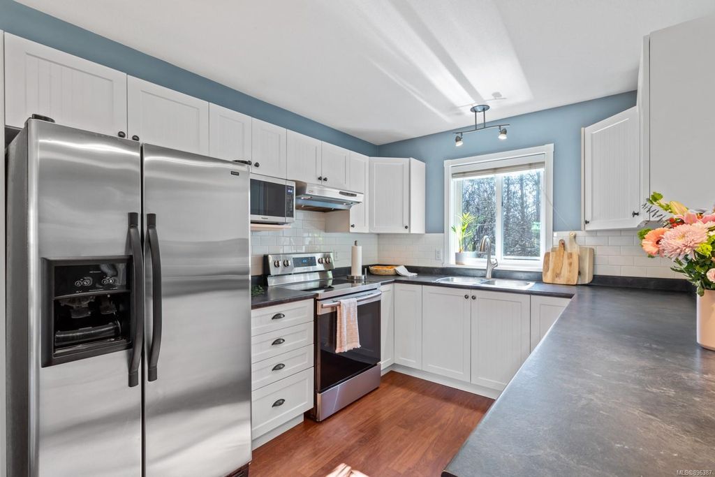 listing image 16041572693378