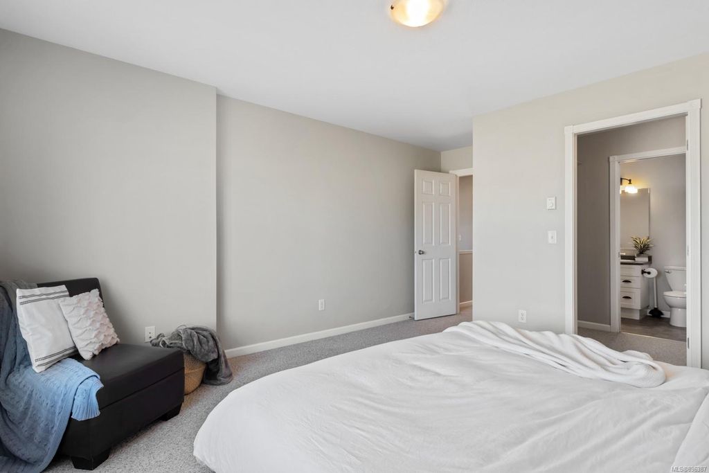 listing image 16041948336770