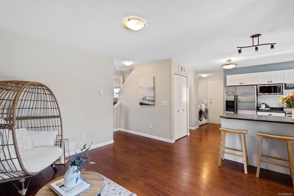 listing image 16042420758062