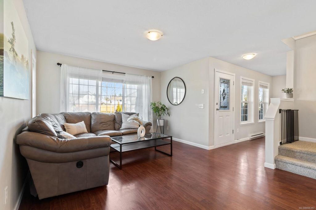 listing image 16043945945527