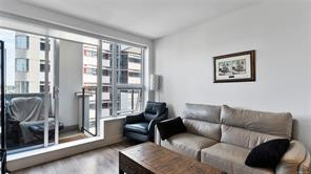 listing image 16043063175776119056