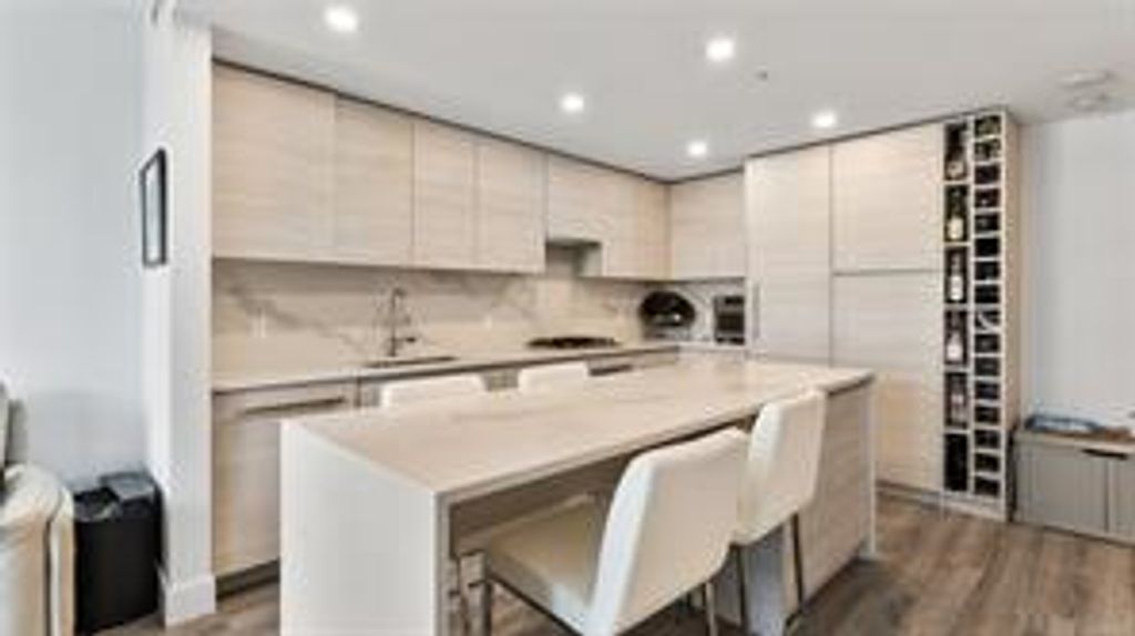 listing image 16045000303706678738