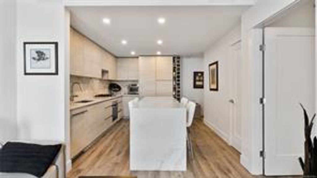 listing image 16049989940314812110