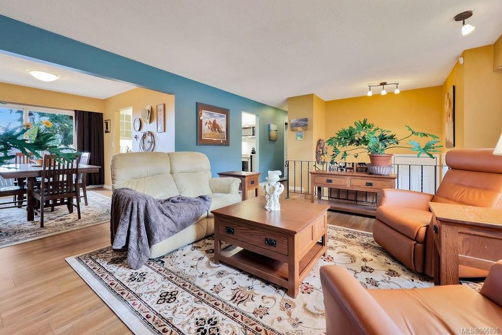 listing image 16049564641717975979