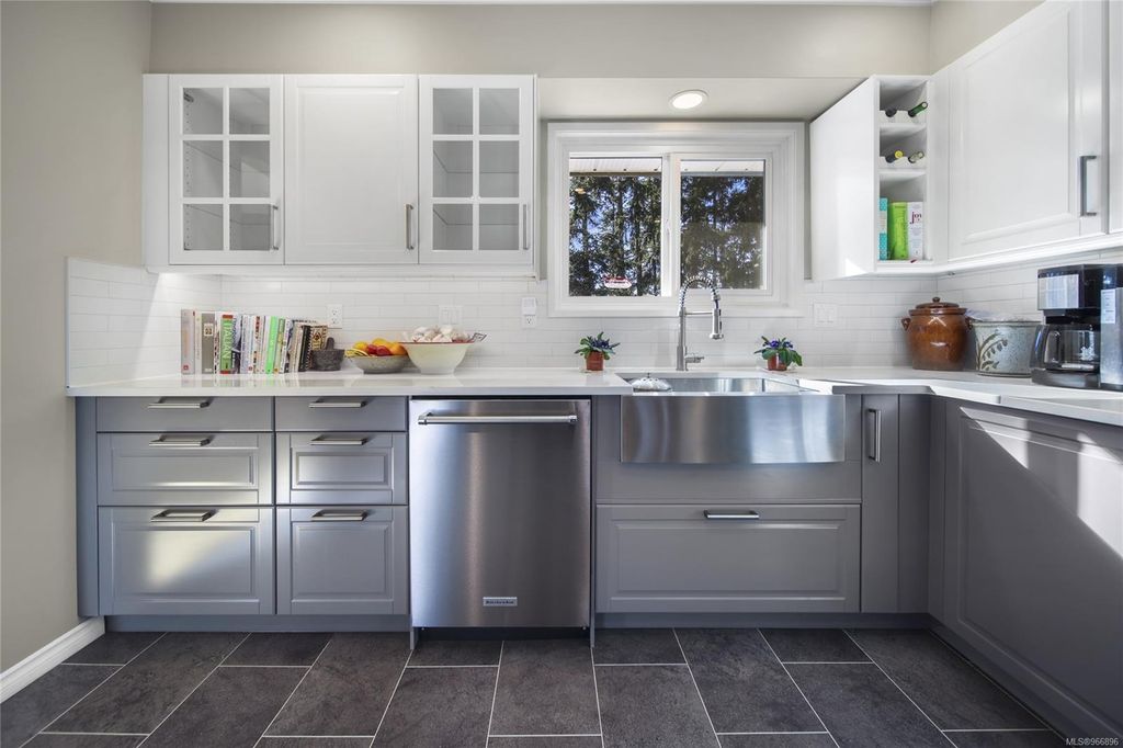 listing image 16044375999616025949