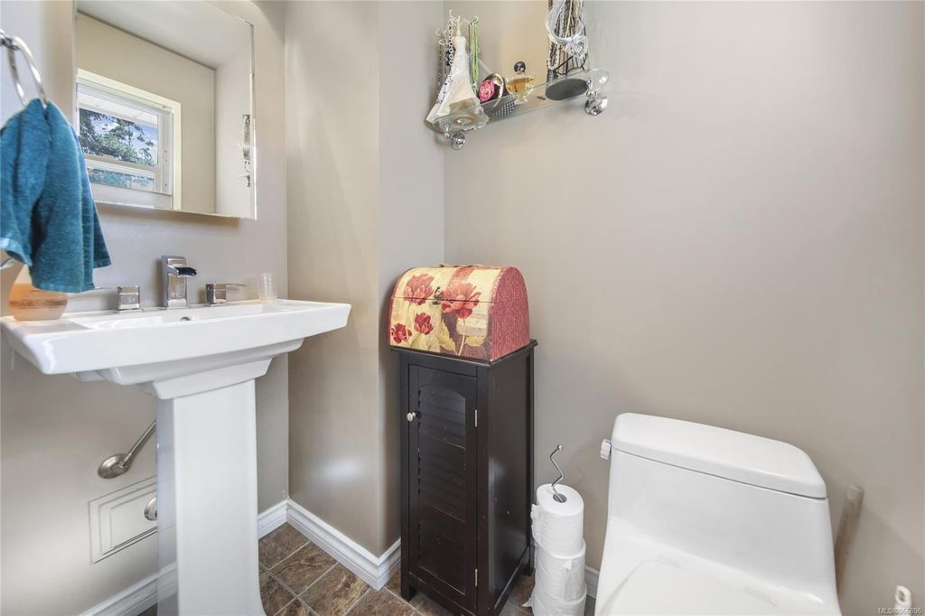 listing image 16046605494860447869
