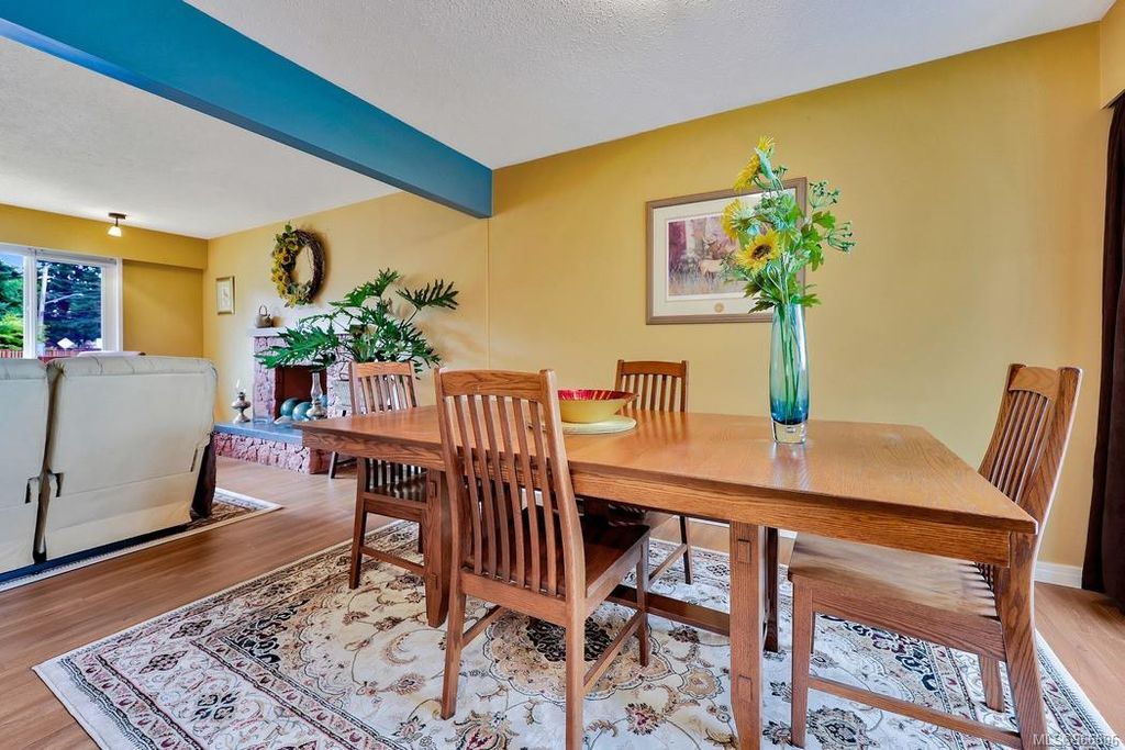 listing image 16047909584608590629