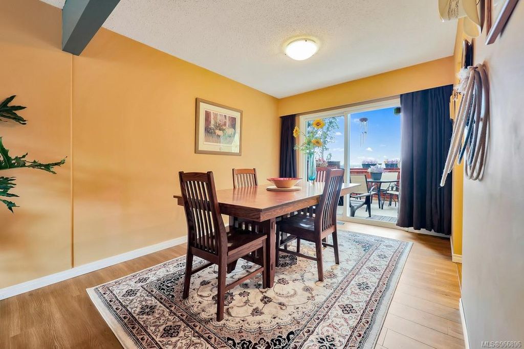 listing image 16044889265147546339