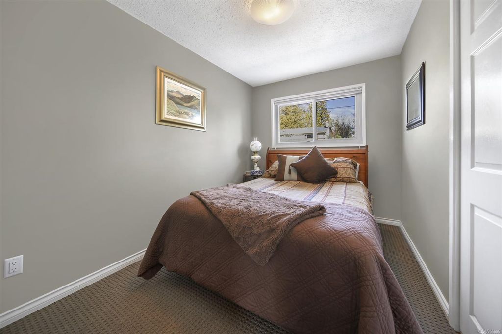 listing image 16048787546552848955