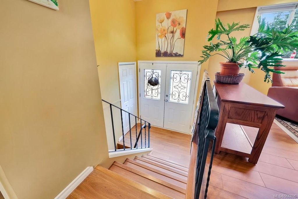 listing image 16049338947071048989