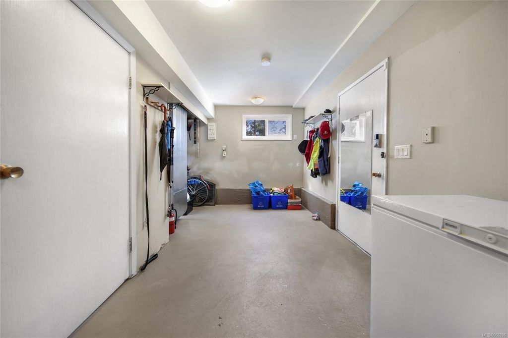 listing image 16049102076535792972