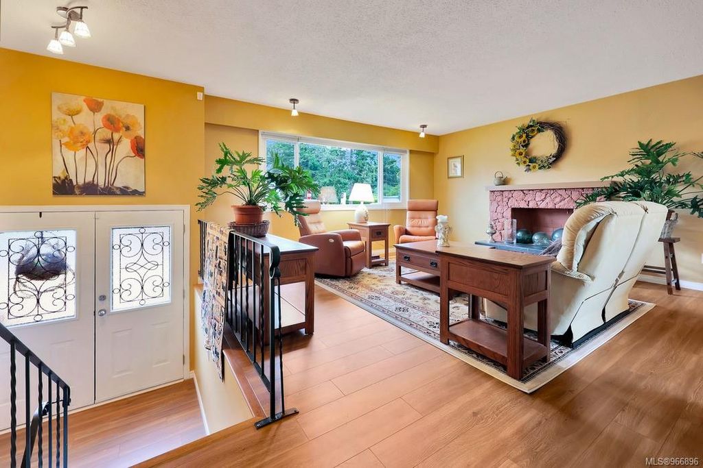 listing image 16047579907473498673