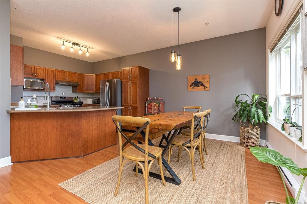 listing image 16048608651358867237