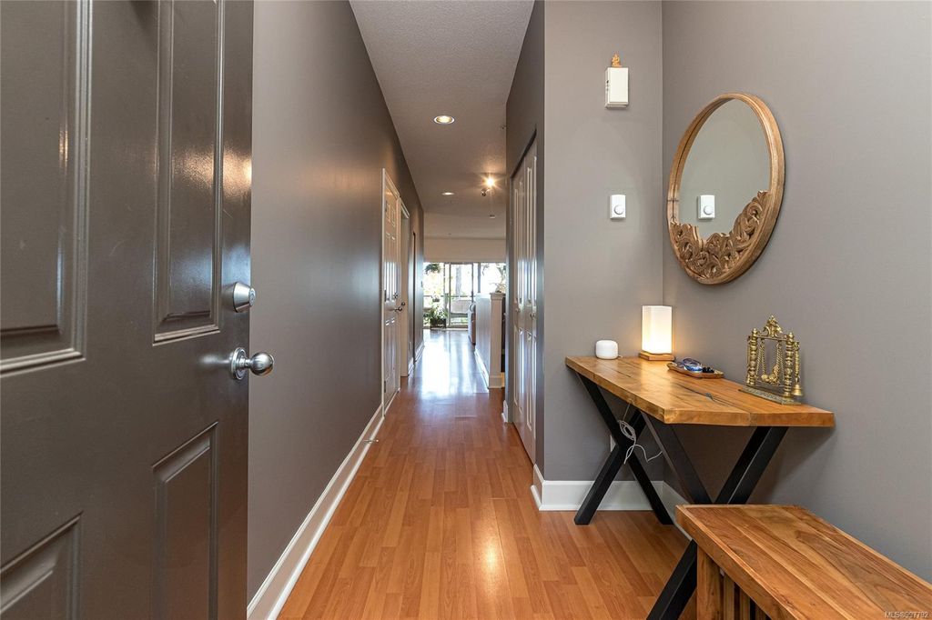 listing image 16041591865378390149