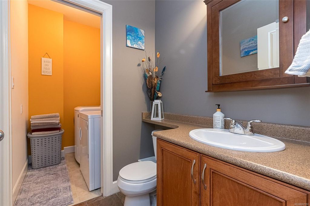listing image 16047637990152340967