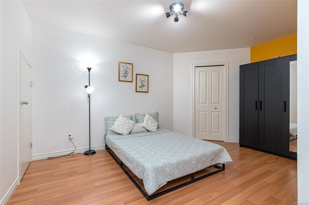 listing image 16040918148630356575