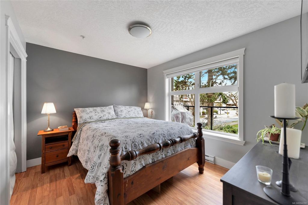 listing image 16044318608133559151