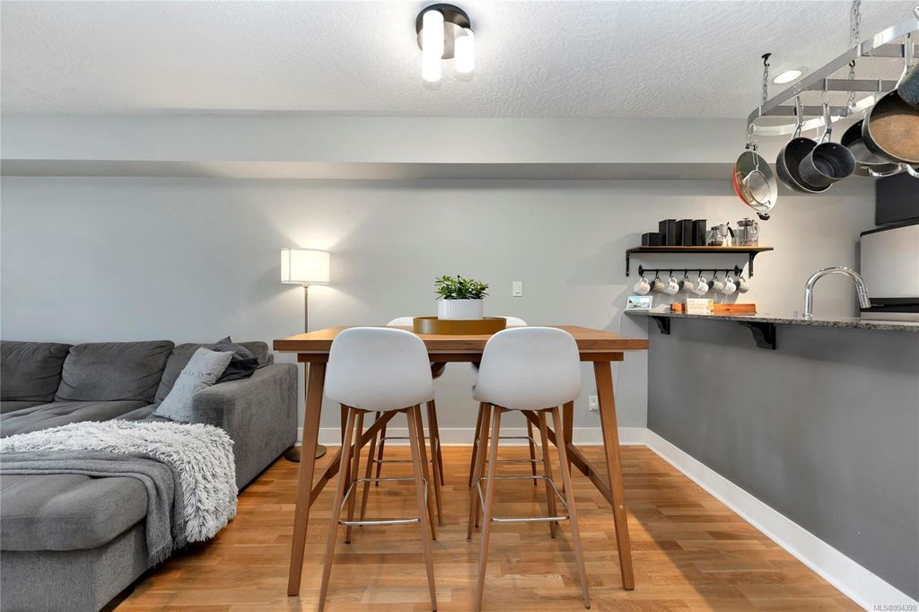 listing image 16046149394656094535
