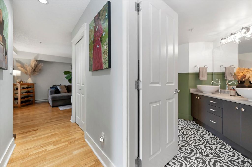 listing image 16045549149949853363