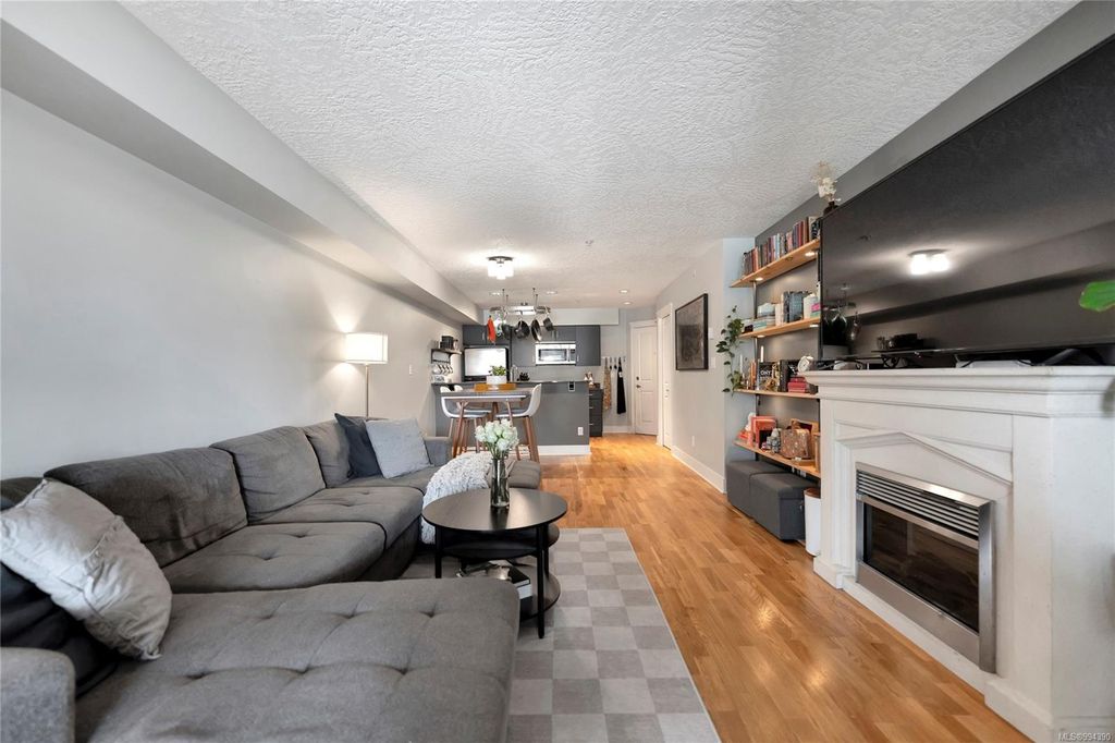 listing image 16044046158480710594