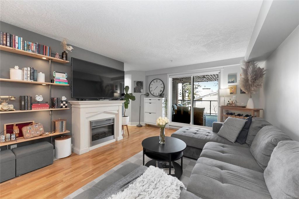 listing image 16043545378946937929