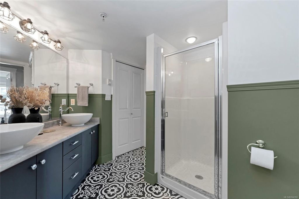listing image 16042708761735036457