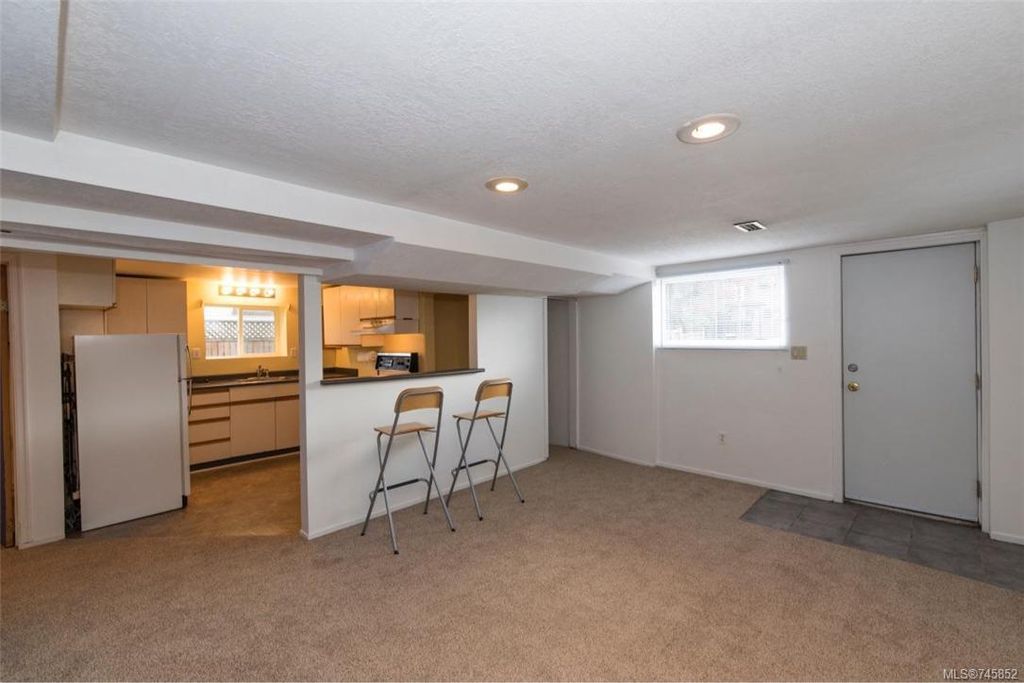 listing image 16043629603203284306