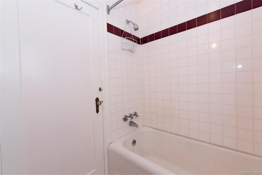 listing image 16046786655841363764