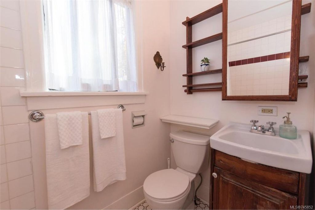 listing image 16048191456211300563