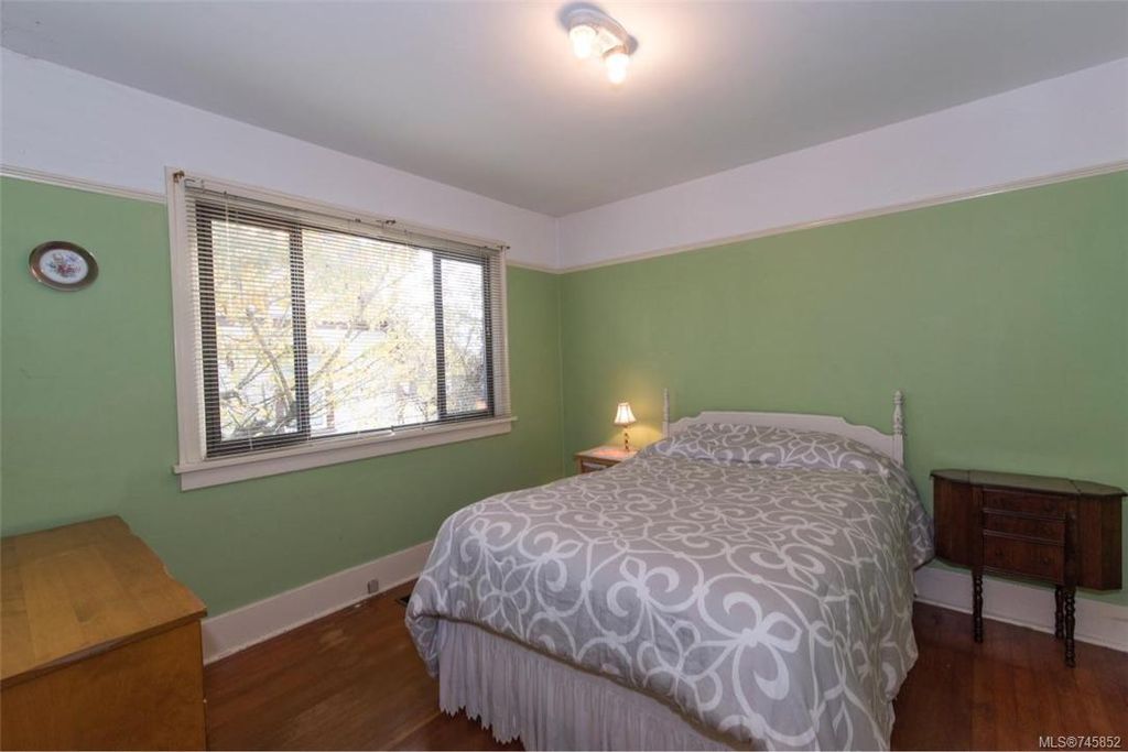 listing image 16044074070382102974