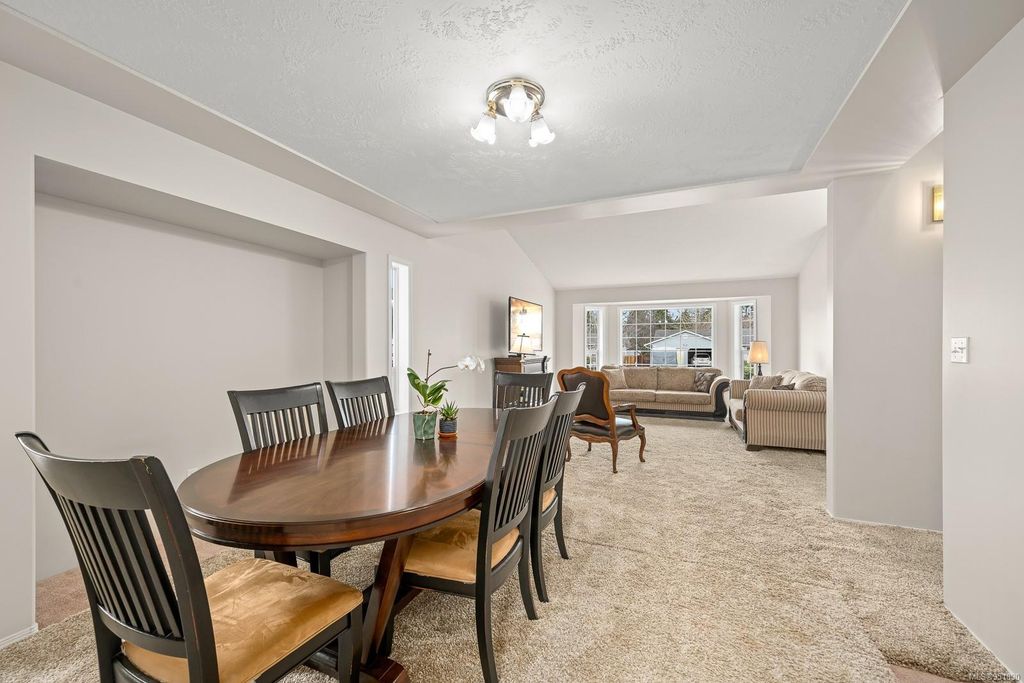 listing image 16049604531356806080