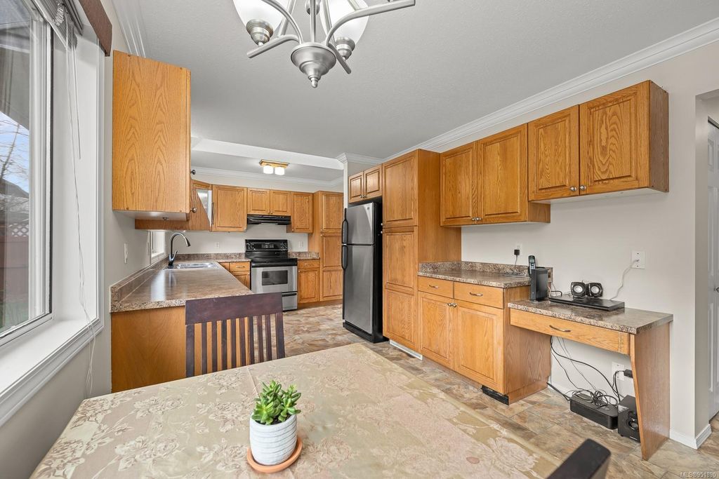 listing image 16048768225838648493