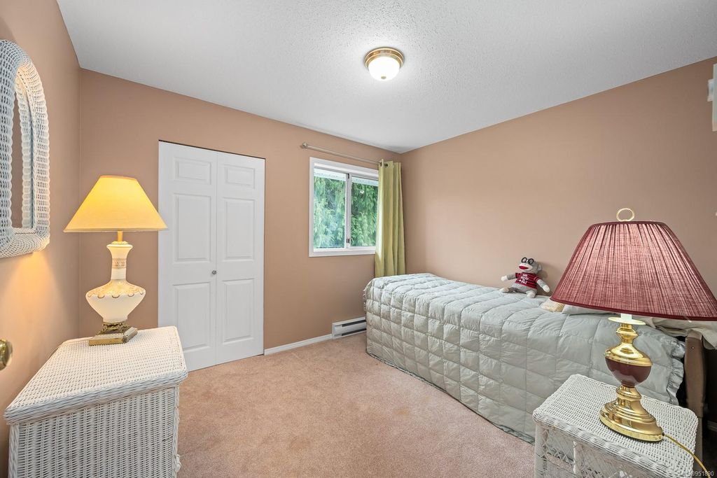 listing image 16046003029170322181