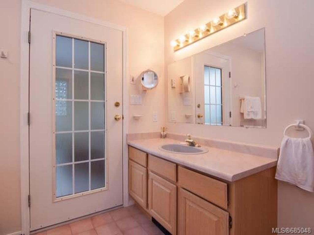 listing image 16041945398596985652