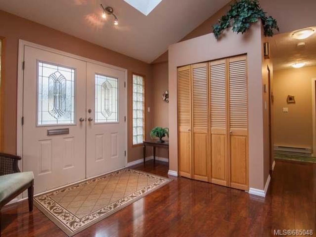 listing image 16048780624286942804