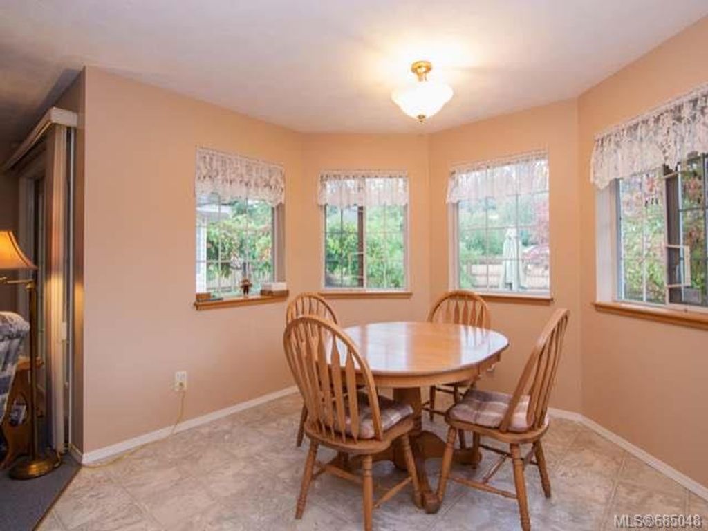 listing image 16048808746865609274