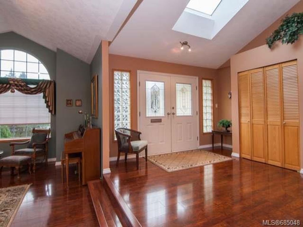 listing image 16046577035939338525