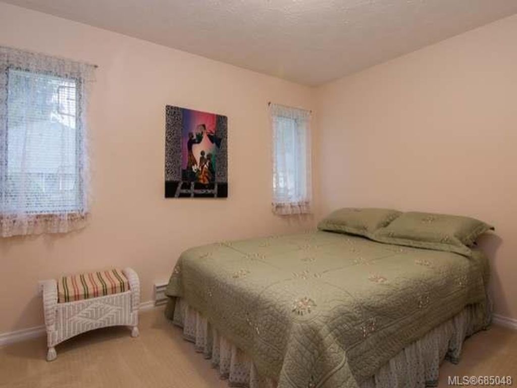 listing image 16041318065790588348