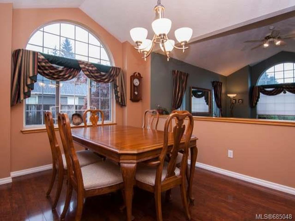 listing image 16042817669424936922