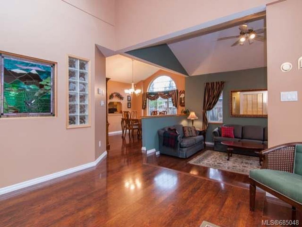 listing image 16045304099424905331