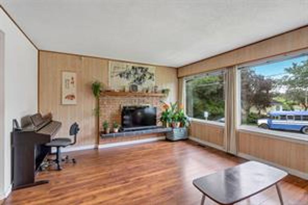 listing image 16043477479989831626