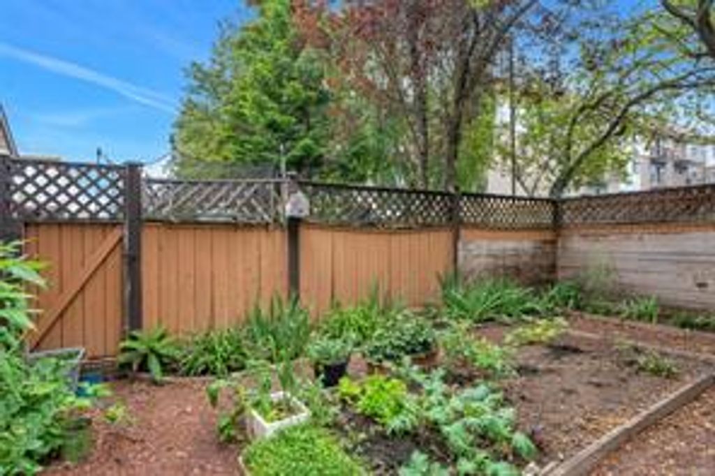 listing image 16041218925988018101