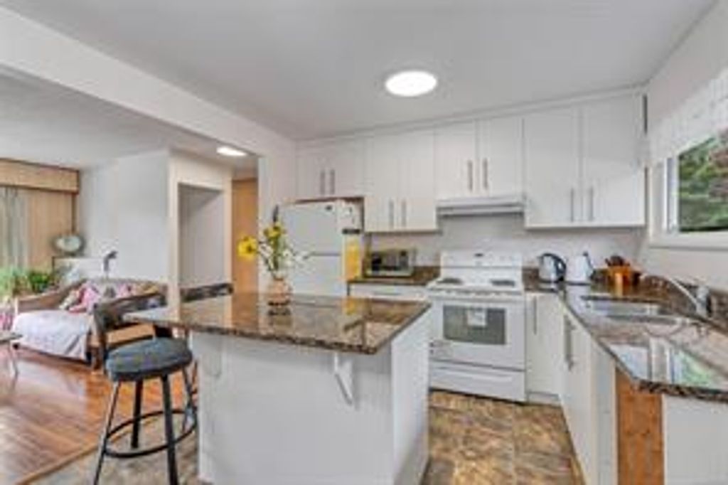 listing image 16044635021494241519