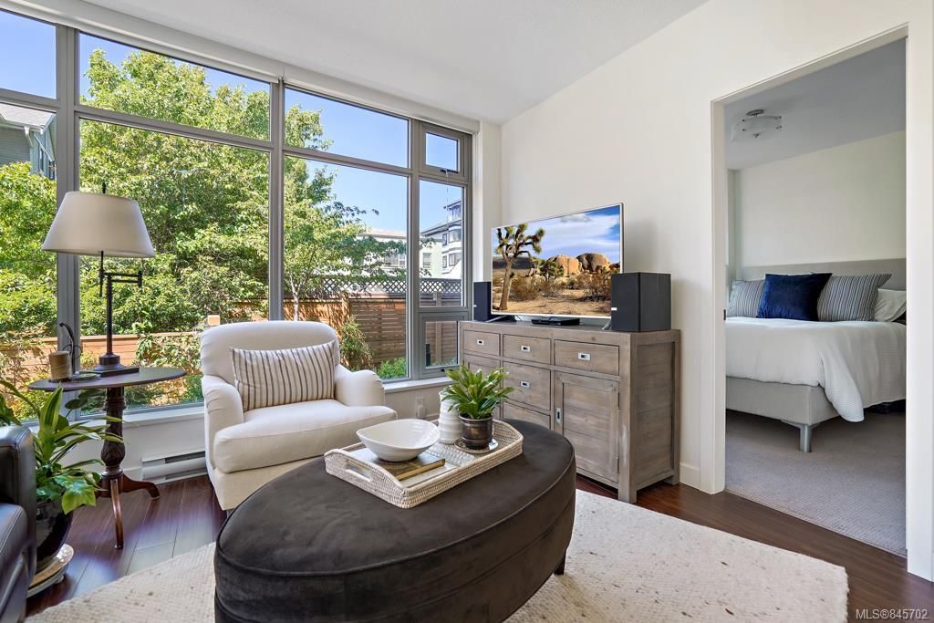 listing image 16044767953307965433